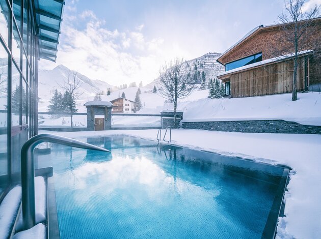 Außenpool im Winter | Wellnessurlaub am Arlberg, Hotel Warther Hof