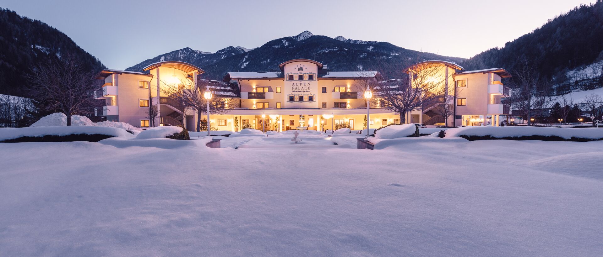 Winter exterior view | 5 star superior wellness hotel Alpenpalace, South tyrol