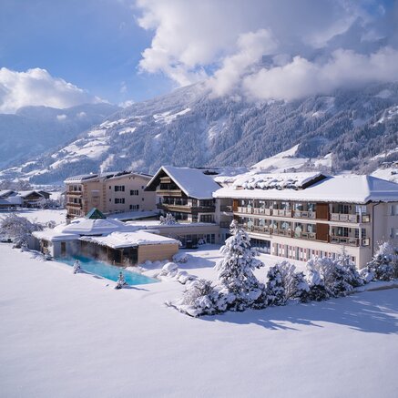 Hotel im Winter Hotel im Winter | 4 Sterne Superior Wellnesshotel Theresa, Tirol
