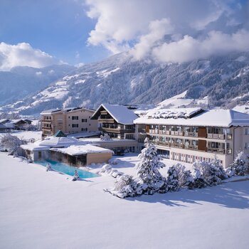 Hotel im Winter | 4 Sterne Superior Wellnesshotel Theresa, Tirol 