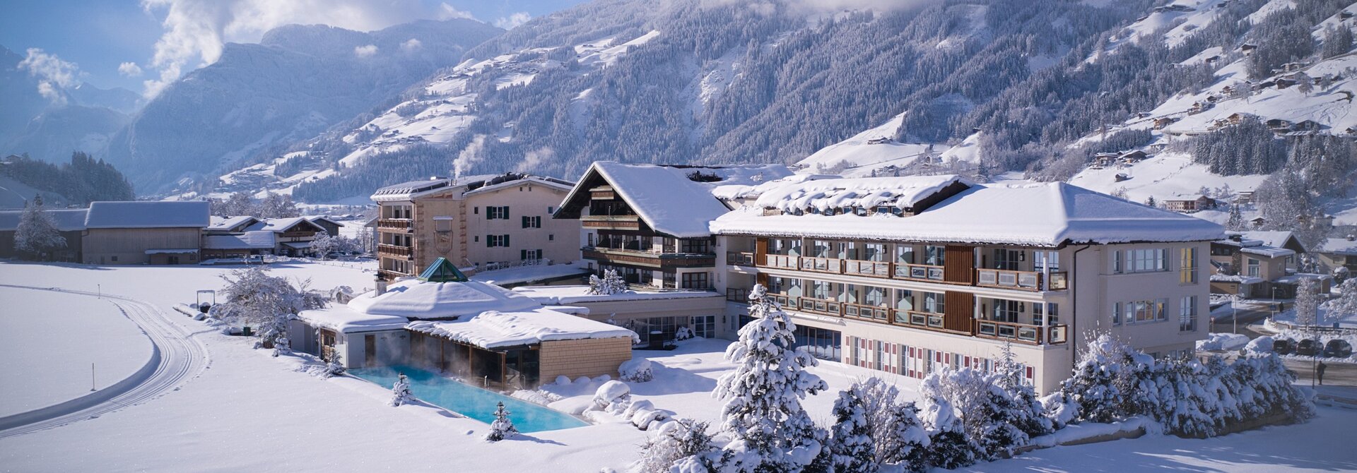 Hotel im Winter | 4 Sterne Superior Wellnesshotel Theresa, Tirol 