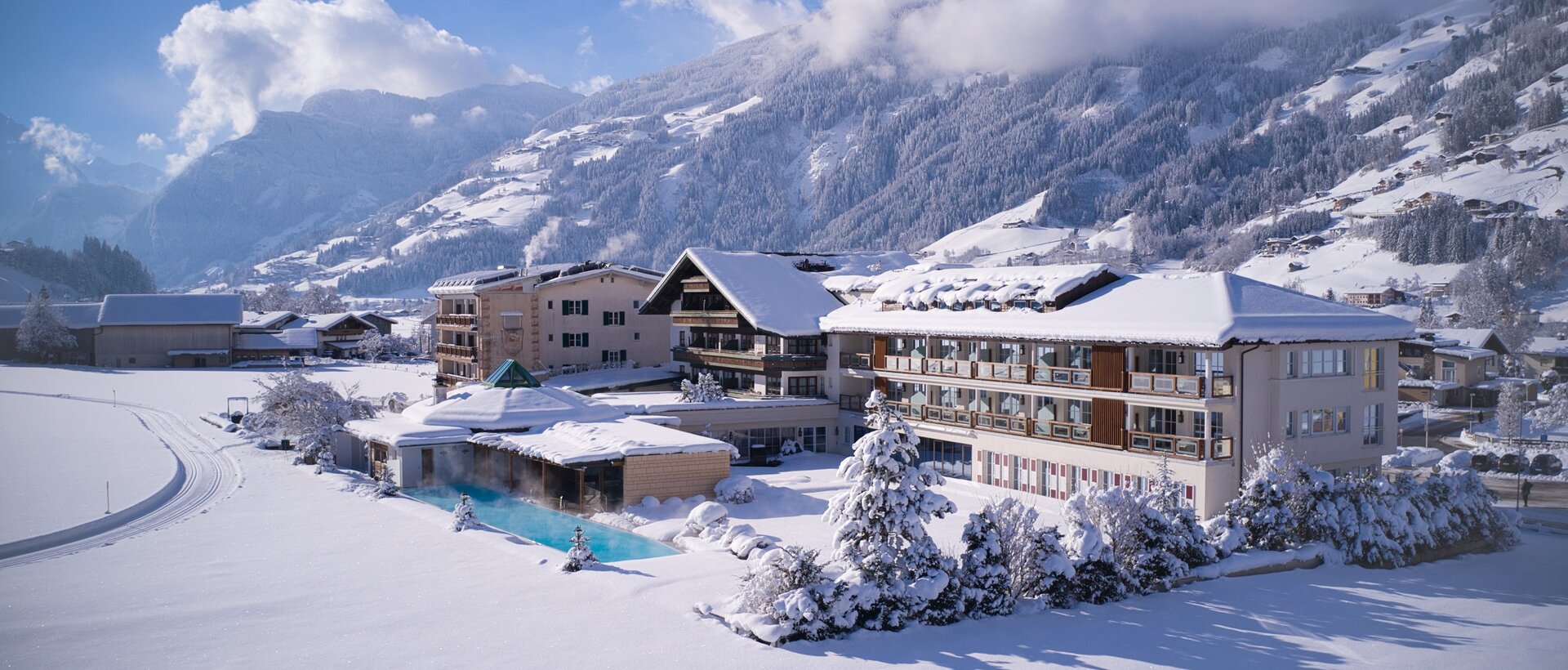 Hotel im Winter Hotel im Winter | 4 Sterne Superior Wellnesshotel Theresa, Tirol
