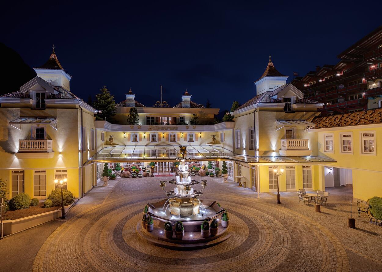 Aussenansicht Eingang | Wellneshotel Alpenrose, Österreich